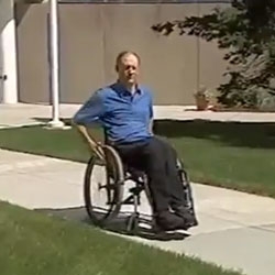 Utilizarea scaunului cu rotile: Tehnica de rulare
