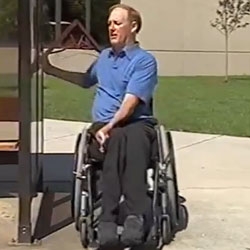 Utilizarea scaunului cu rotile: Tehnici pentru intoarcere