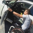 Transferul unui paraplegic in masina